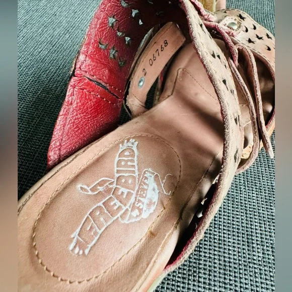 Stylish Pink Leather Sandals - Picture 10 of 12